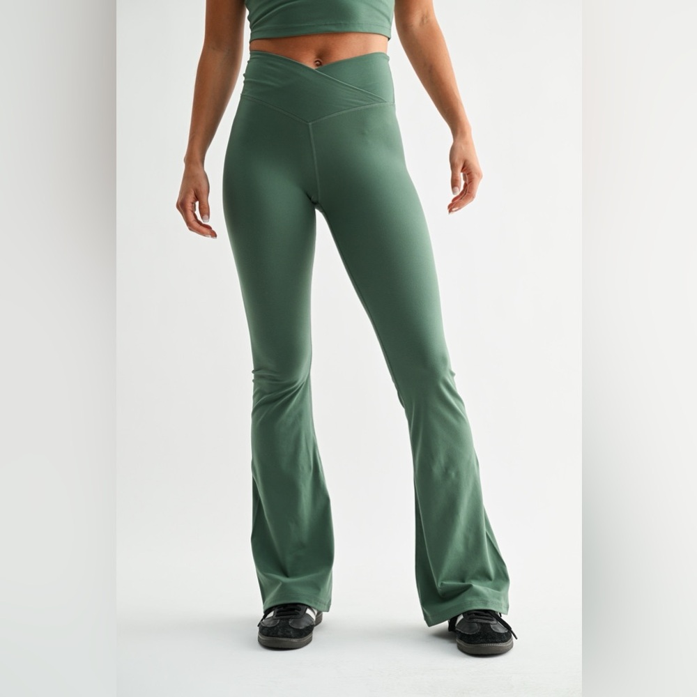 Mono B Silky Pine Crossover Waist Yoga Pants